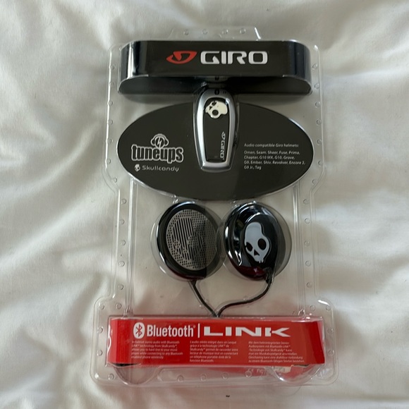NEW! GIRO Tuneups Skullcandy Bluetooth In Helmet Headphones NWT - Picture 1 of 7